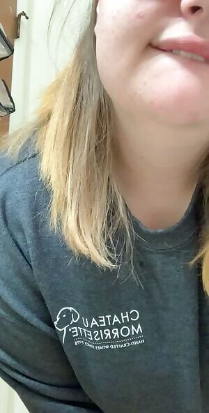 I had to sneak off to my riends bathroom to take this for you💕