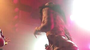 Seems Charli XCX’s ass is hypnotic too...