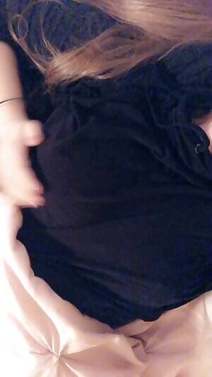 This is one of my avorite things to do 😏 someone play with my tits