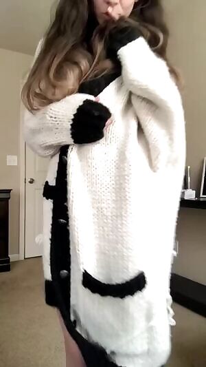 Fuck me real quick before she comes home 😈