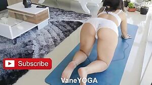 Yes she does.. VaneYOGA
