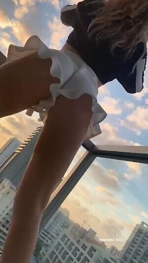 Wannaminajana in shorts