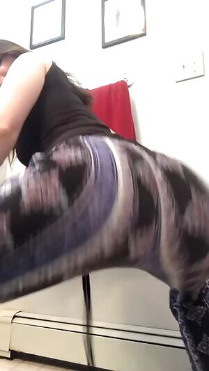 Not the best but it still jiggles🥰 I need more pants like this