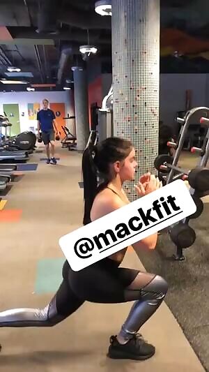 I can imagine Ariel Winter's ass riding my dick