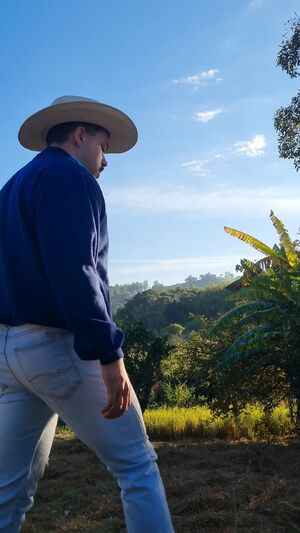 Gay DILFs Ass Farm Hairy