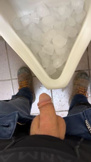 Male Pissing Amateur Cock Homemade NSFW