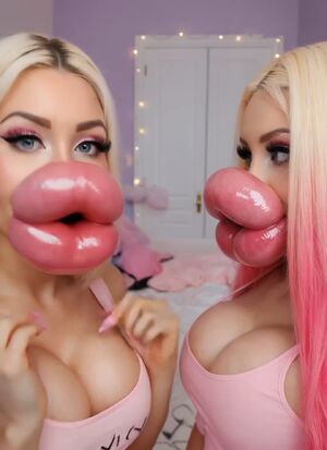 Fake Lips Babe Bimbo Bimbofication Blonde