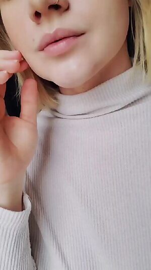 Been told my mouth and my tits are some of my best features 😋