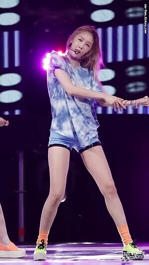 BpRina - Jieun showing her bra