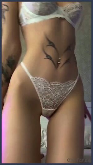 Raw Curves Big Tits MILF Masturbating
