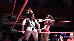 Isla Dawn's enticing, jiggly ass.