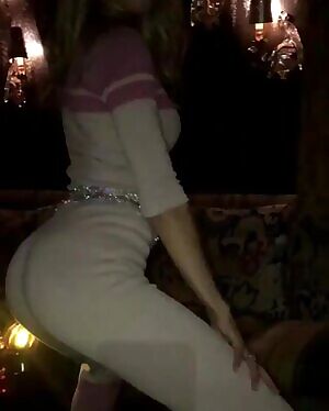 Doutzen Kroes in tight pants