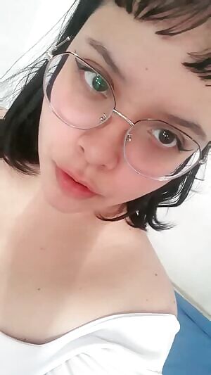 Join me in bed this Sunday in a naughty session today! Let me show you more while talking about your hard cock in a delivering right away! Also doing sending today. Available for a with available ♡