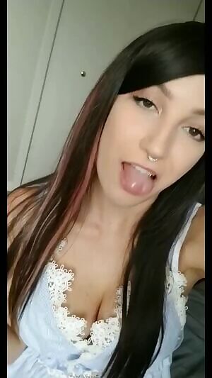 playing with my buttplug on snapchat