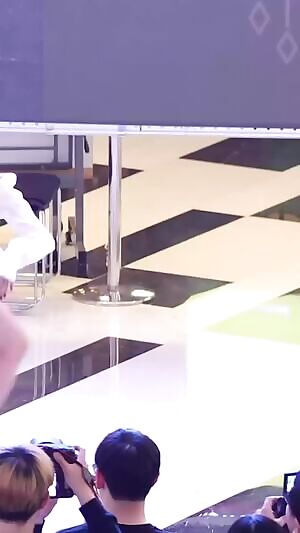 Dreamcatcher - Yoohyeon legs for days