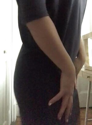 love going on dates commando in this dress 😈