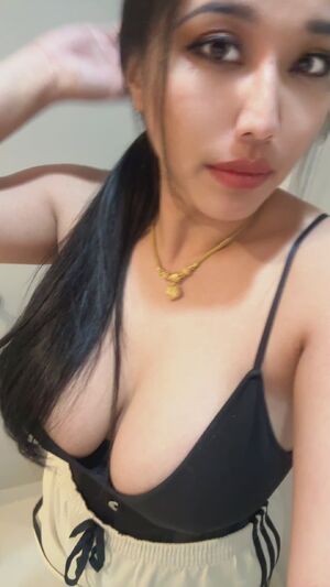 Curvy Chicks Asian Asianhotwife Big Tits
