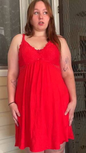 flashing the neighbours my chubby body and fat ass 🤭🫶🏻