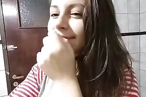 Amateur teen girl showing her big boobs and ass