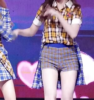 Cherry Bullet - Yuju