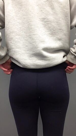 In case you boys miss seeing girls in leggings at the gym.😜