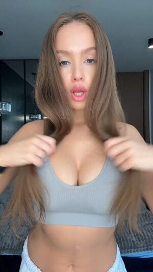 Big Ass Jerk Off Petite Pussy