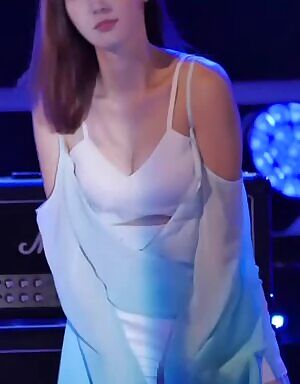 Stellar - Minhee's cleavage