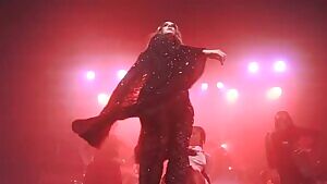 JoJo showing off her big ass