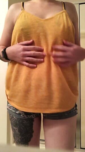 Strip tease, anyone? 💛