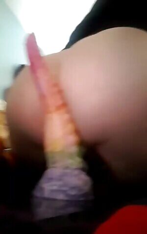 The way his suckers feel and sound against my wet skin.. 🐙