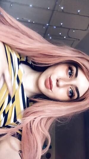 Let’s have some fun together. This friendly college cutie is available for vanilla and domme play! //