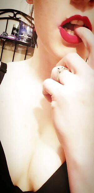 Fuck! I'm horny and I need you to taste me!