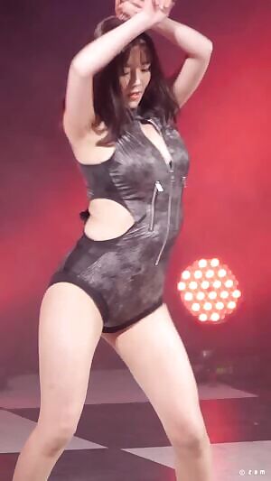 Laysha Hyeri Performance in Tight One Piece