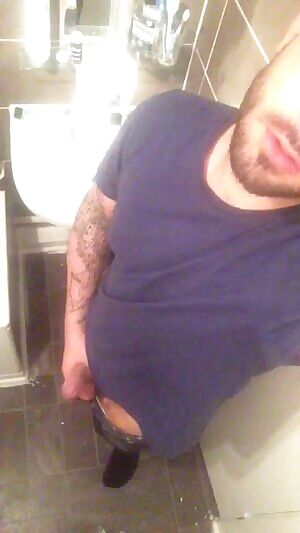 First time here! anyone wanna hit me up?