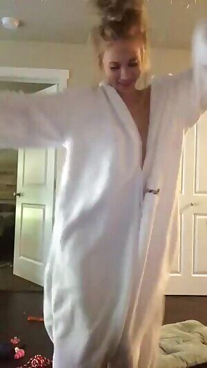 Anybody know this dancing beauts name