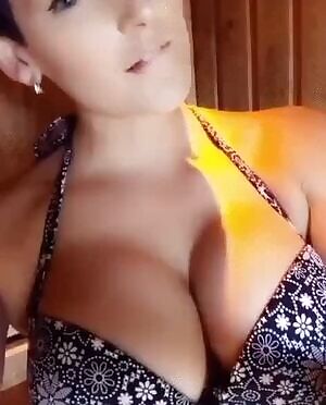 Busty: Hannah Brooks