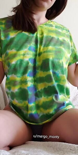 I never wear a bra, so you'll always have easy access to my titties 😈