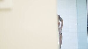 Melissa Lynn – Showering milf gets fucked