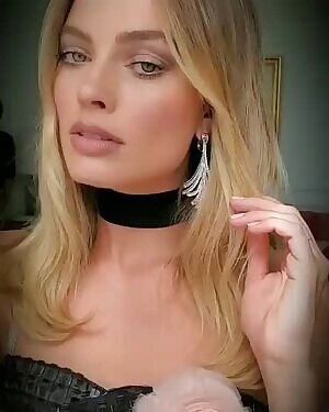 The beautiful, fuckable face of Margot Robbie.