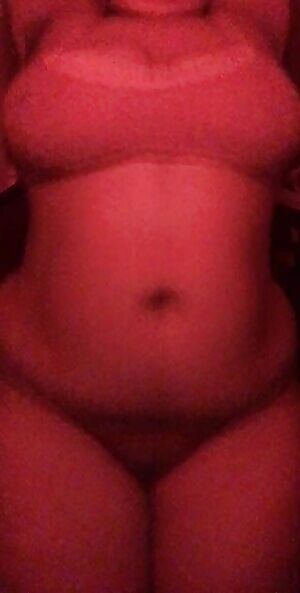 Here’s so cute body jiggles 🥰