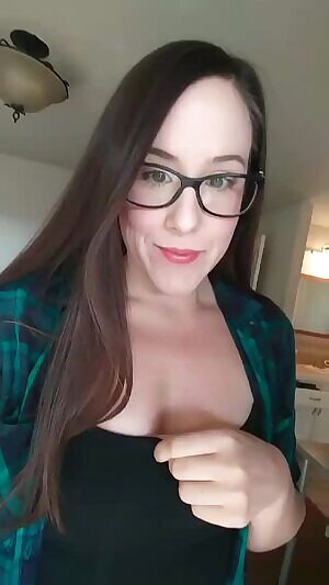Got morningwood? Let this kinky little housewife help you with that ;) I'm online for video heavy kik sessions as long as this is up!