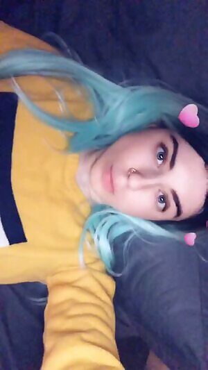 Let's play! This petite college girl is available for vanilla and domme today-- 420 and friendly. Premium snap on sale for $40 lifetime! //   💘