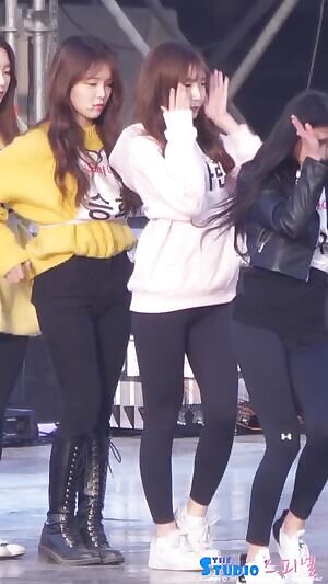 OMG - Yooa's Butt pops into Arin's Fancam