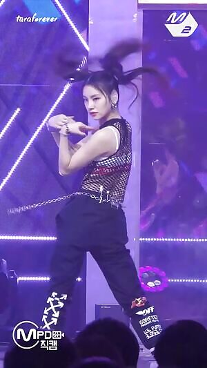 Itzy - Yeji Butt Wiggle Loop