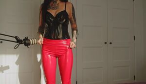 Shiny ASMR Amateur Ass Latex