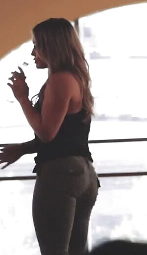 Hilary Duffs Ass is your Cum Bucket