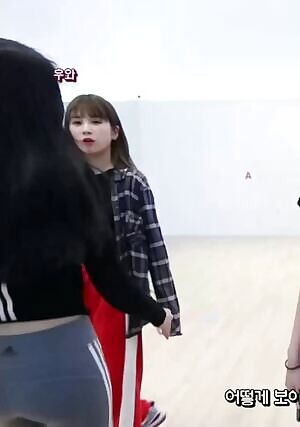 NAEUN looking great in tights!