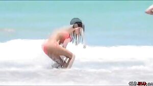 Victoria Justice’s ass in a bikini