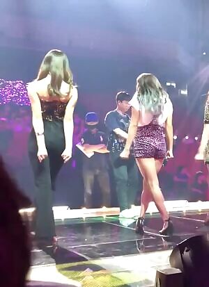 Twice - Jihyo & Tzuyu