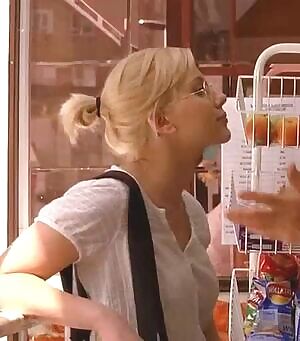 A young Scarlett Johansson